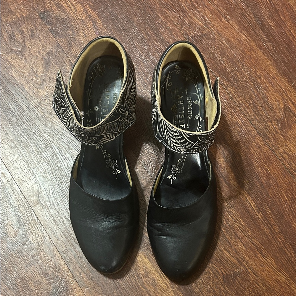 Arturo Chiang Black and Silver Embroidered Heels